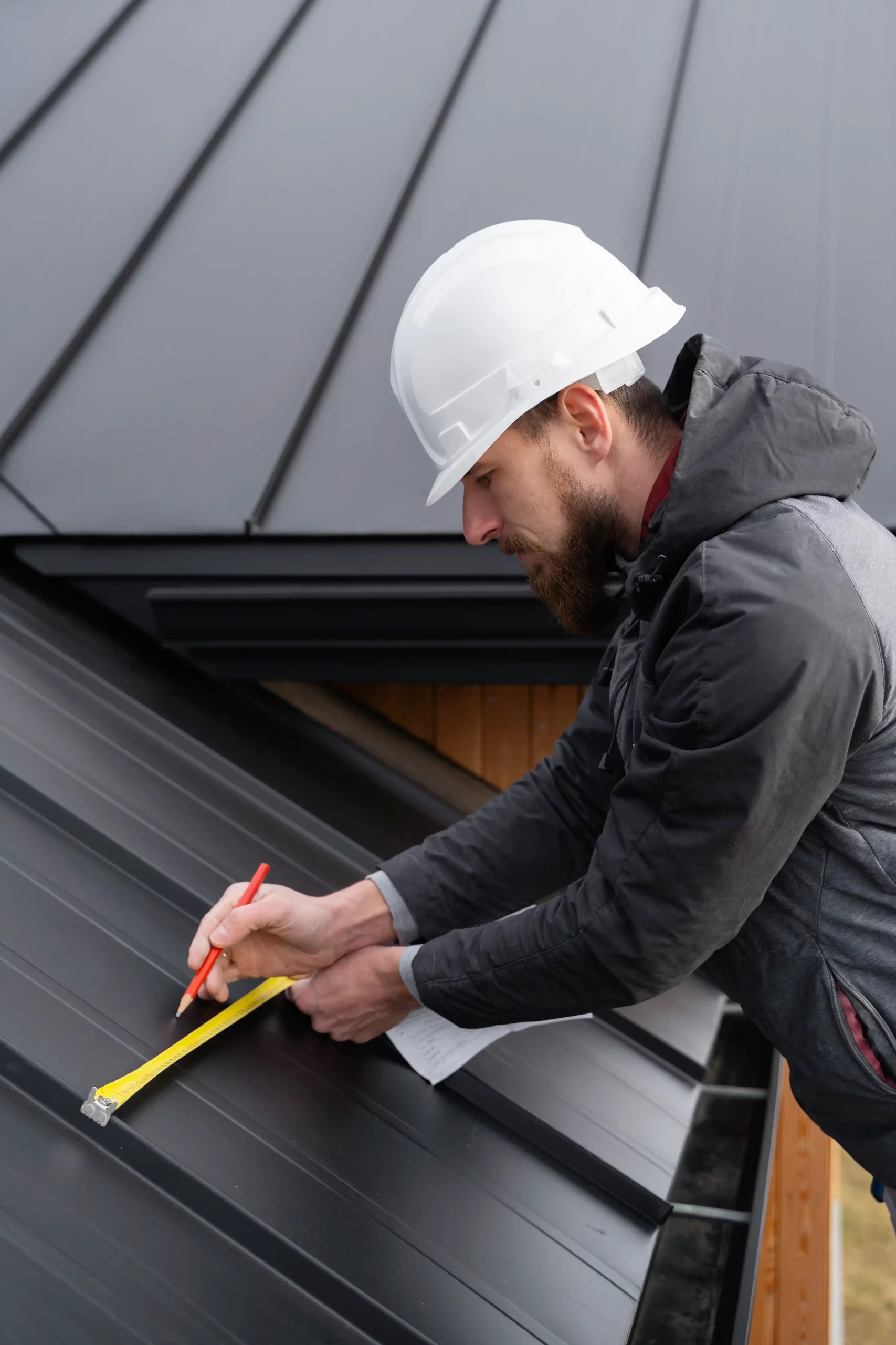 laborer-building-roof-house